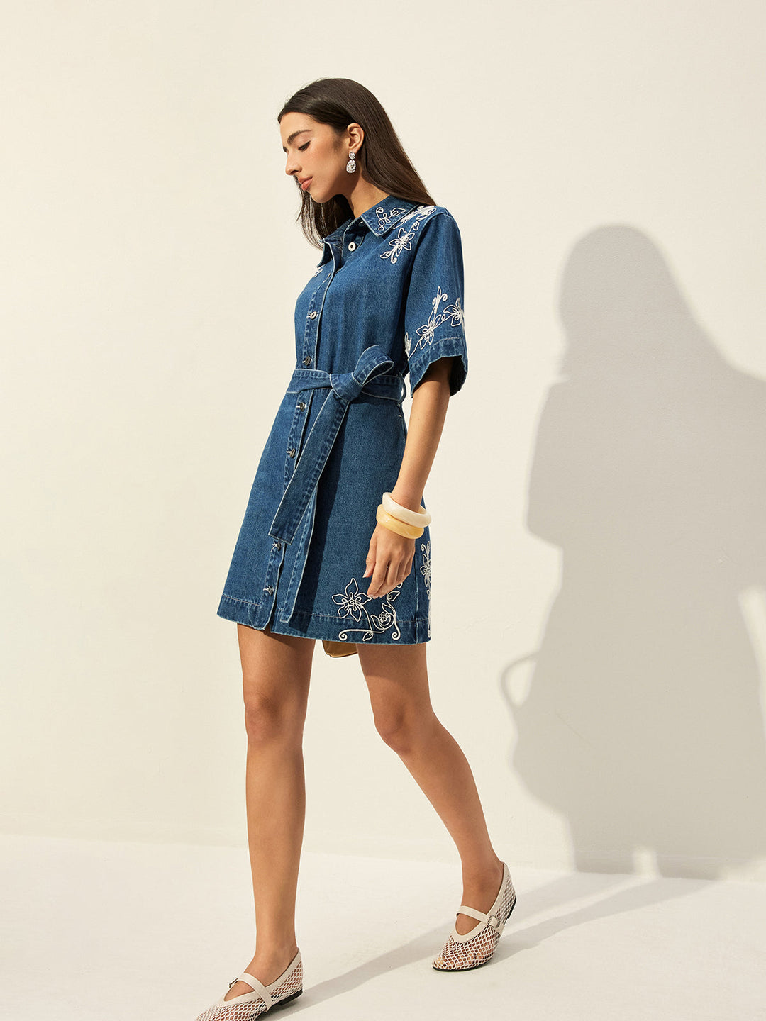 Robe Chemise En Jean Brodé Avec Ceinture