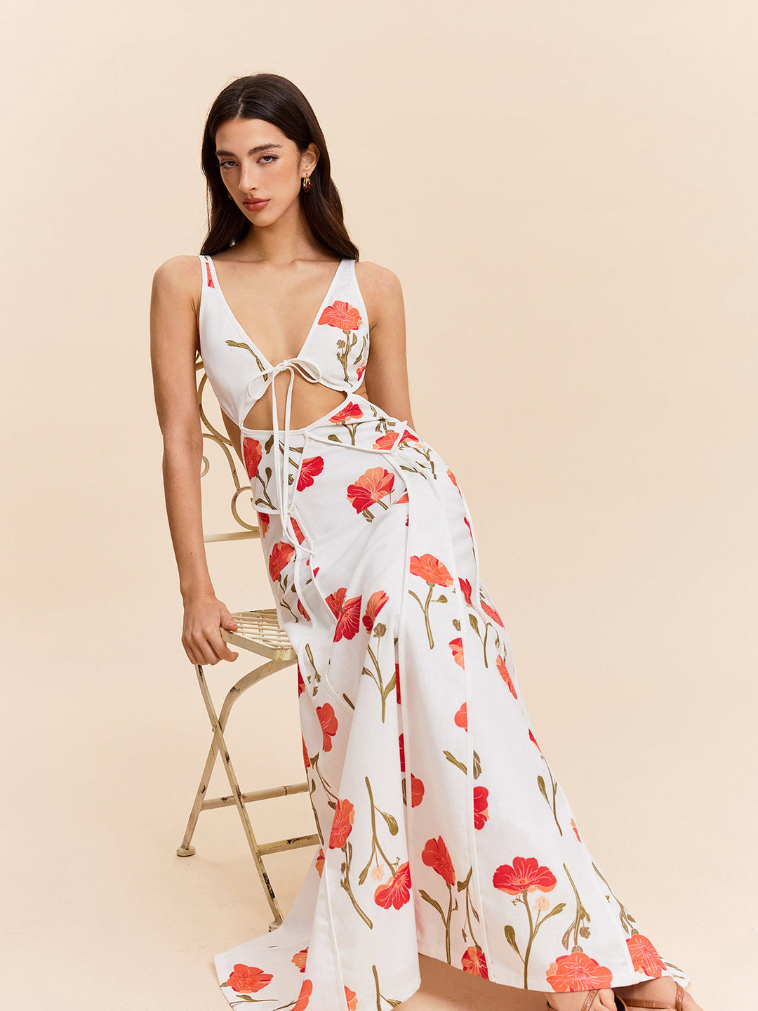 Robe à découpes florales à nouer dans le dos