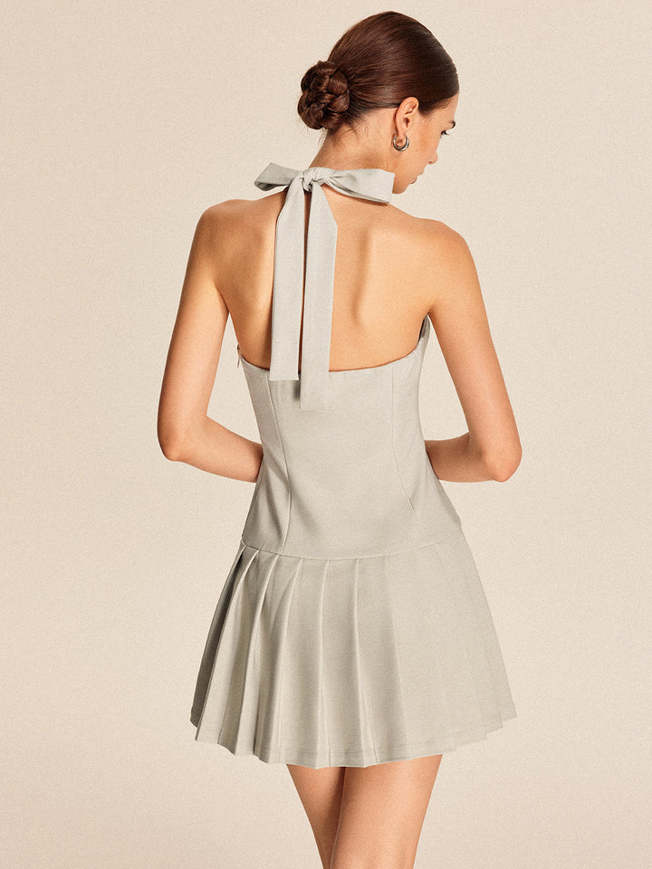 Robe Courte Plissée à Fermeture Éclair et Col Cravate en Métal