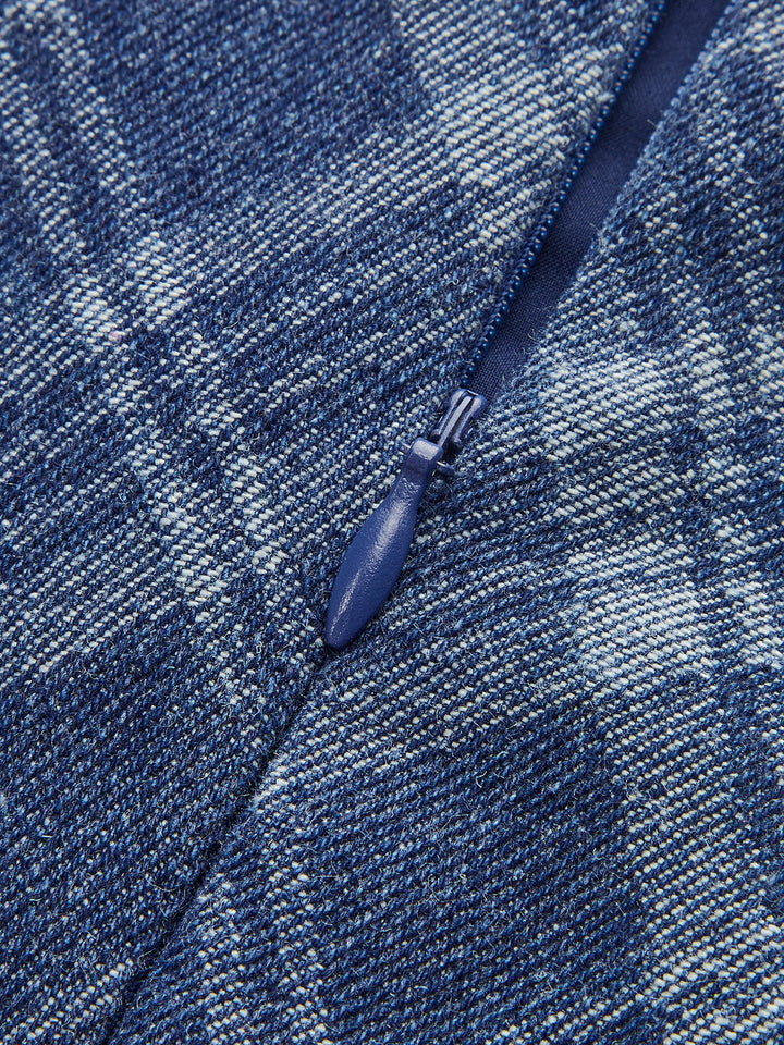 Robe en jean à col ras du cou avec boutons en métal et poches décoratives