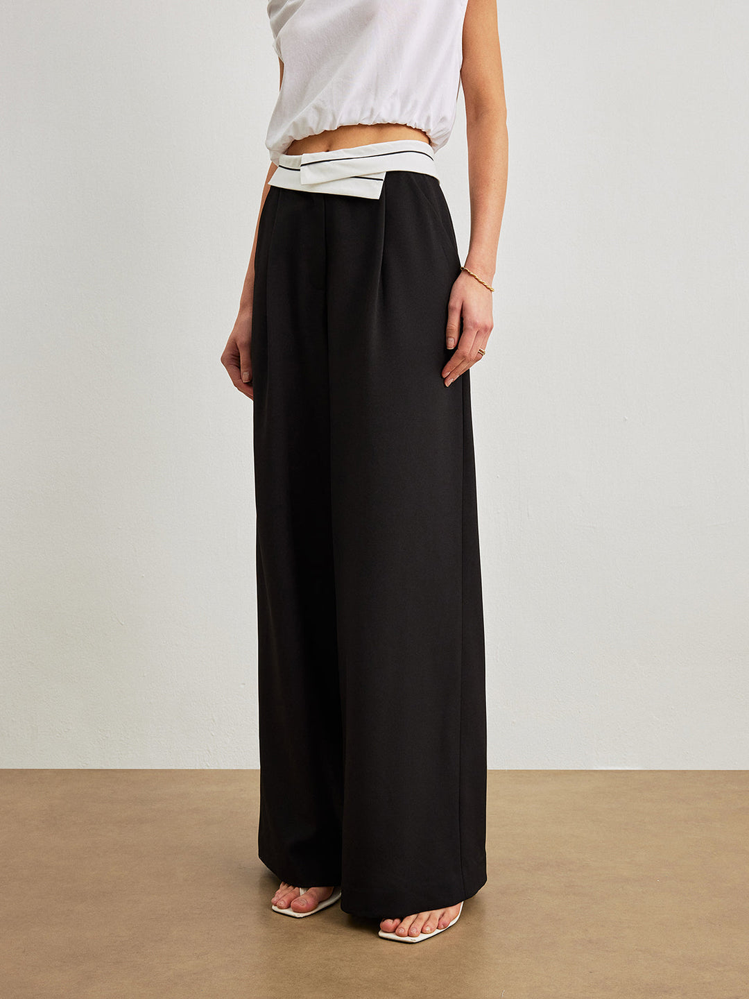 Pantalon Mi-Taille Avec Poches et Ceinture Contrastée