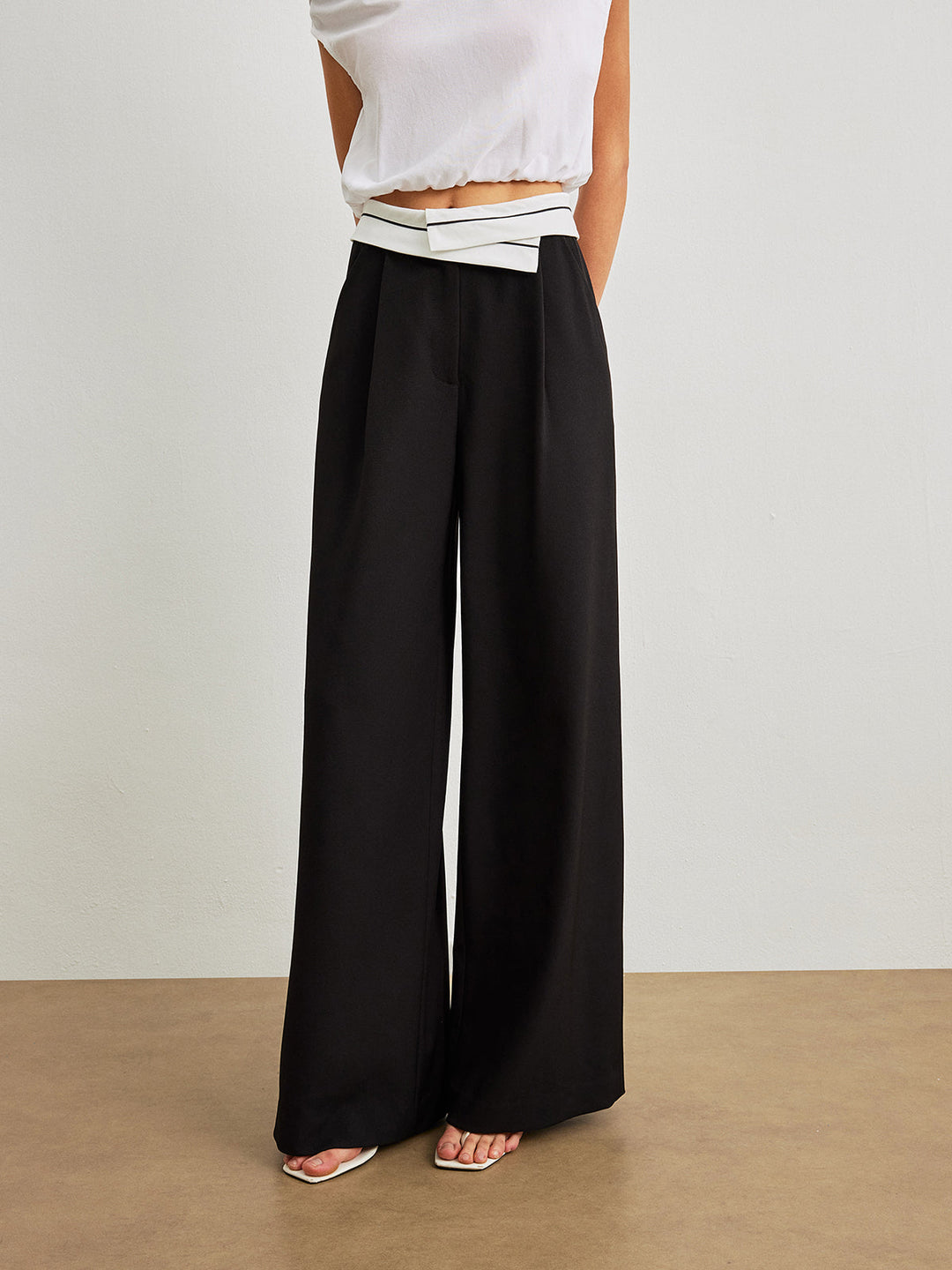 Pantalon Mi-Taille Avec Poches et Ceinture Contrastée