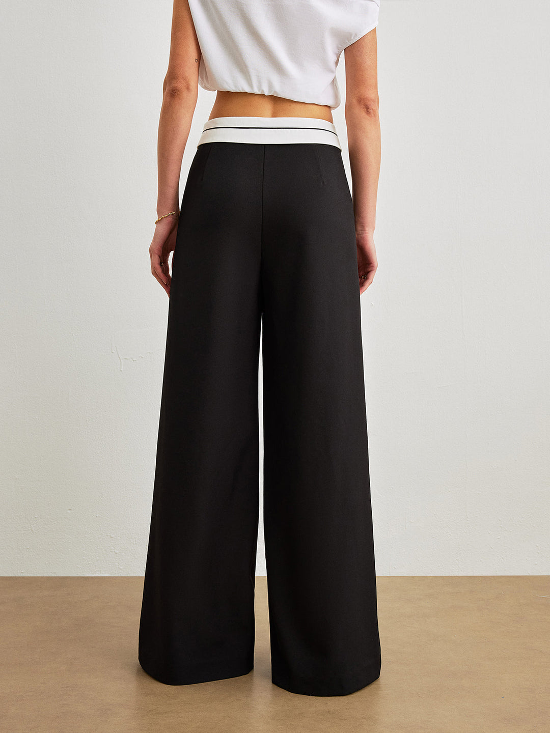 Pantalon Mi-Taille Avec Poches et Ceinture Contrastée
