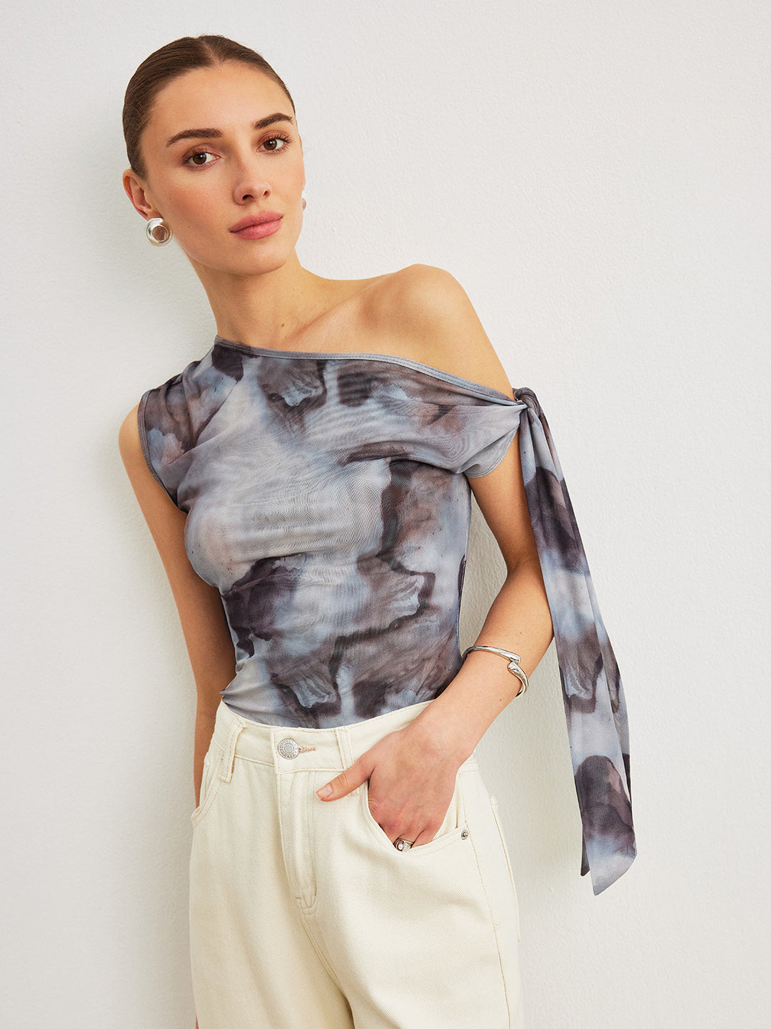 Blouse en maille à col asymétrique style bohème
