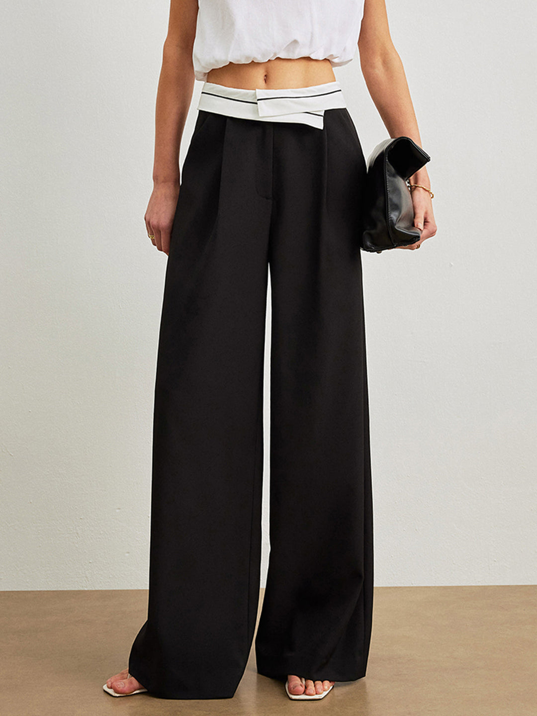 Pantalon Mi-Taille Avec Poches et Ceinture Contrastée