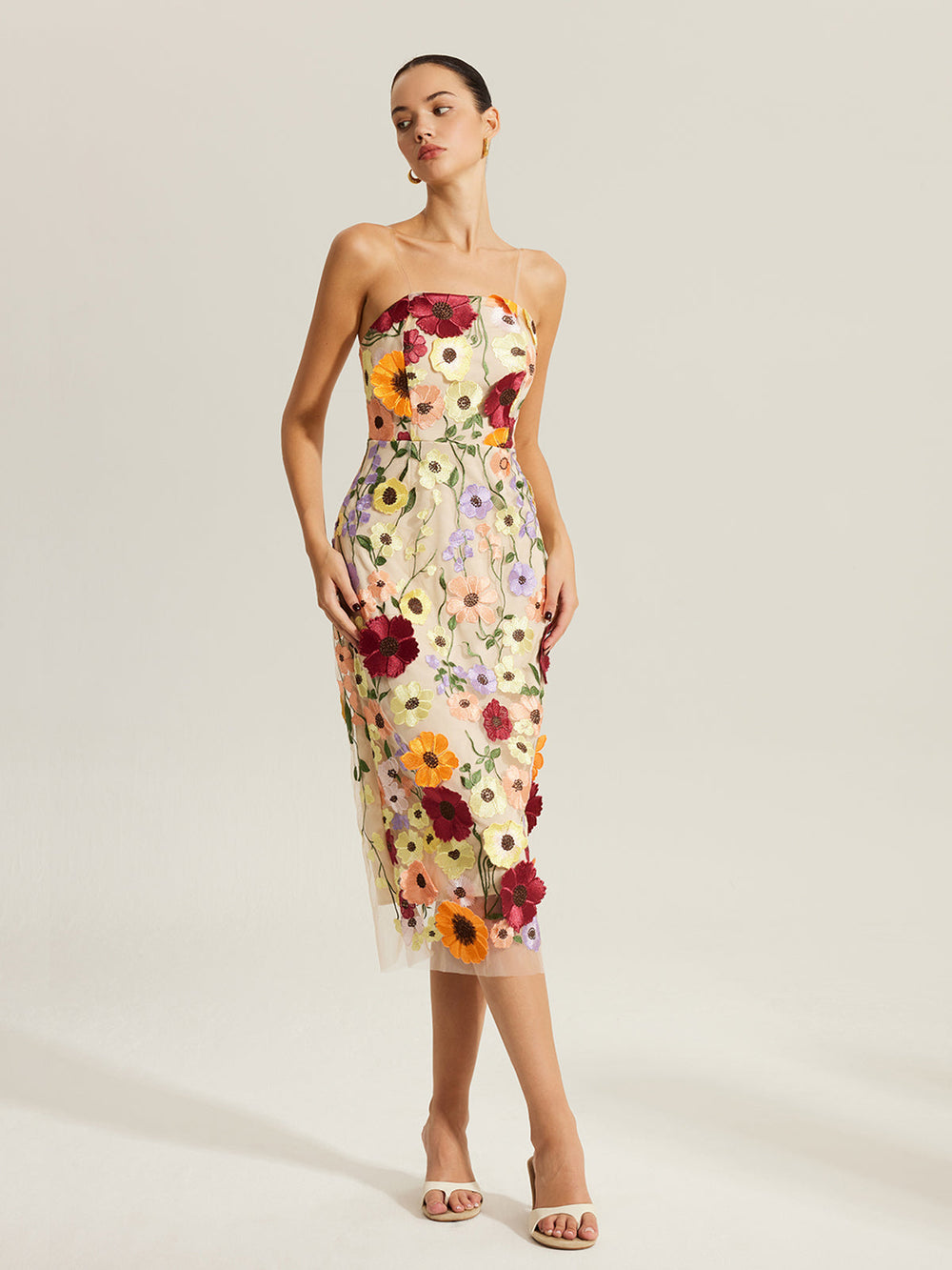Robe Longue Fleurie Brodé Semi-Transparente Avec Bretelles Transparents