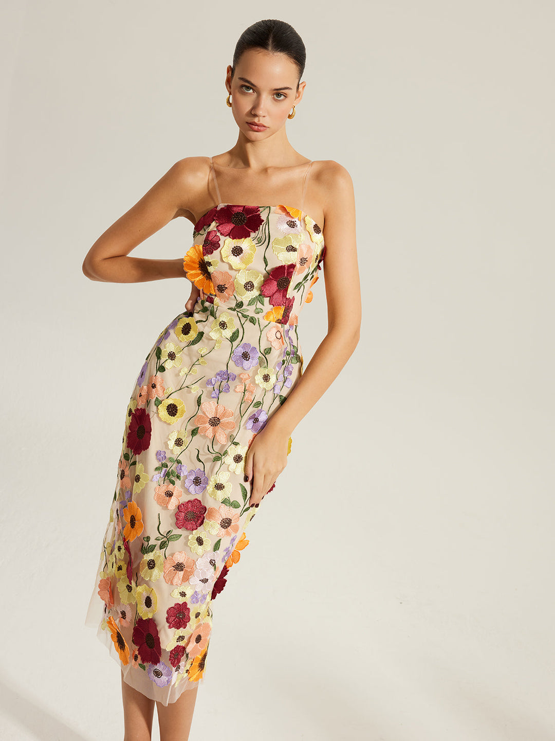 Robe Longue Fleurie Brodé Semi-Transparente Avec Bretelles Transparents