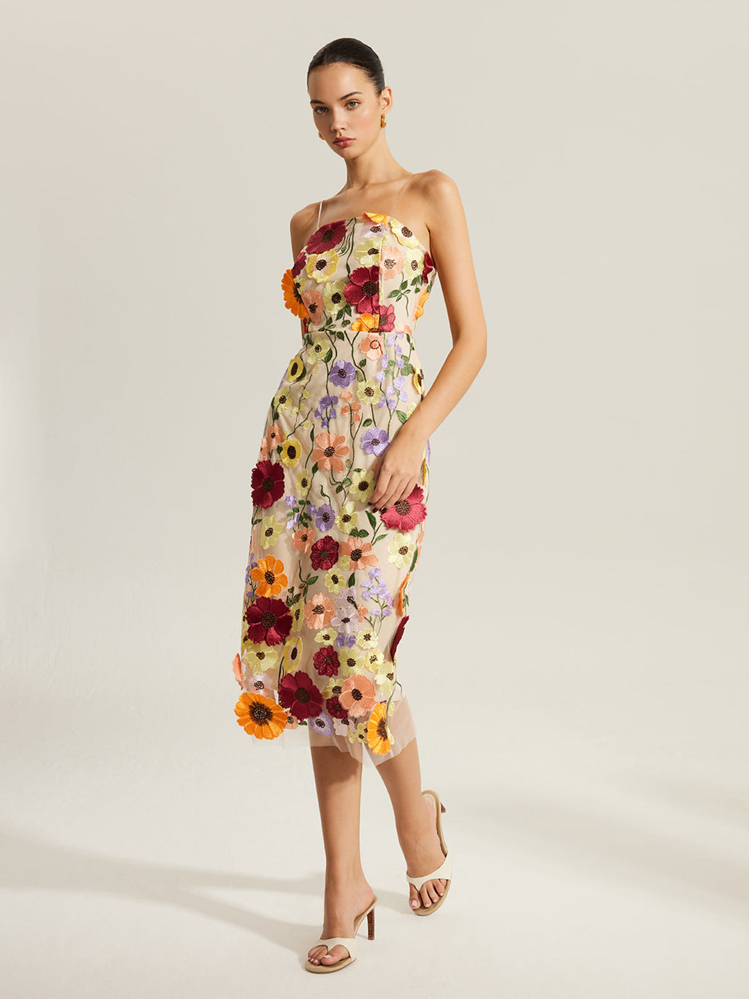 Robe Longue Fleurie Brodé Semi-Transparente Avec Bretelles Transparents