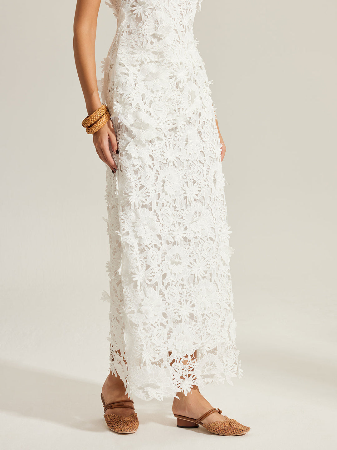 Jupe en dentelle semi-transparente avec broderie florale