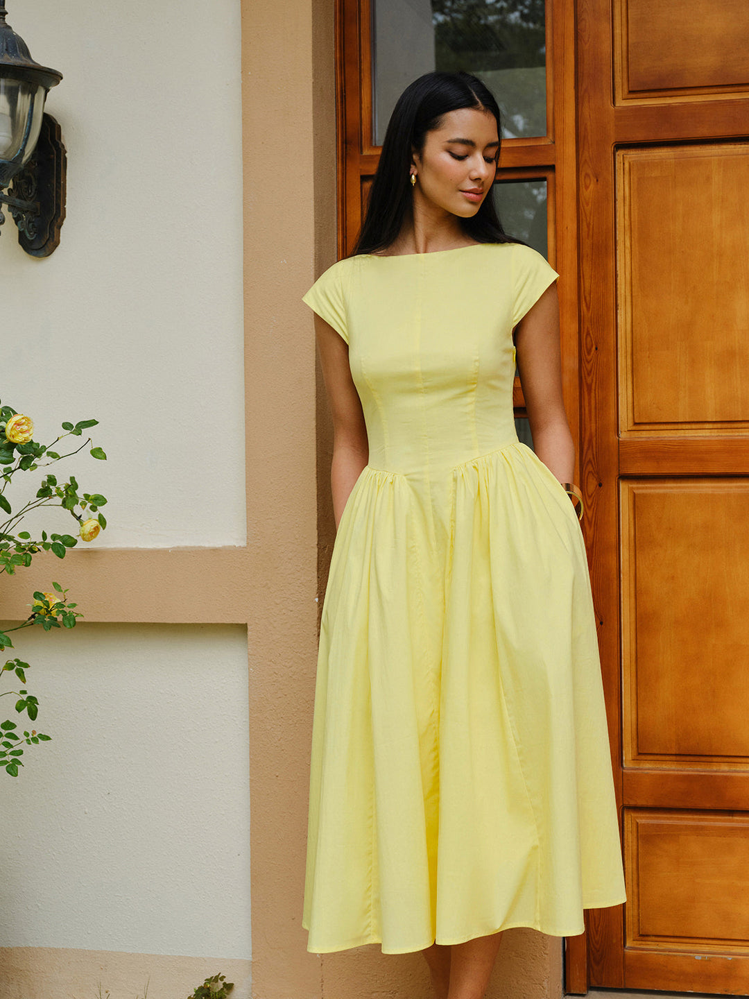 Robe à Manches Courtes à Dos Nu
