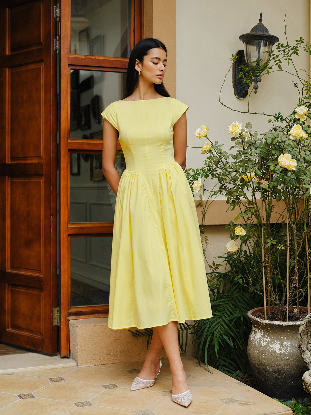 Robe à Manches Courtes à Dos Nu