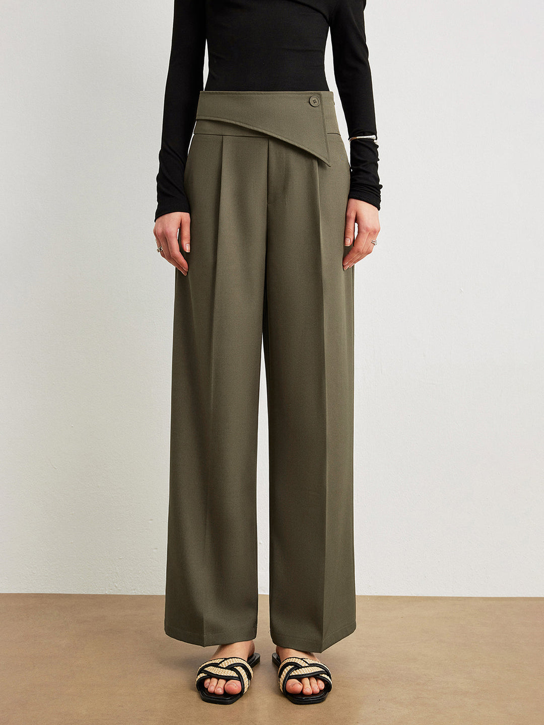 Pantalon taille mi-haute à design asymétrique