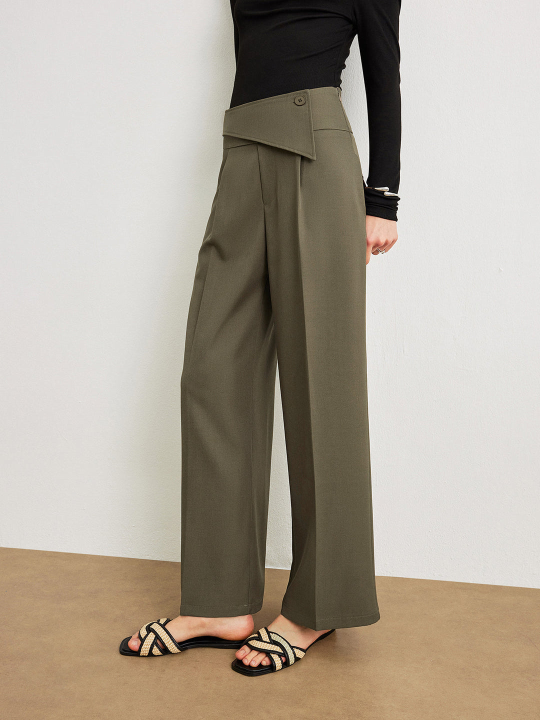 Pantalon taille mi-haute à design asymétrique