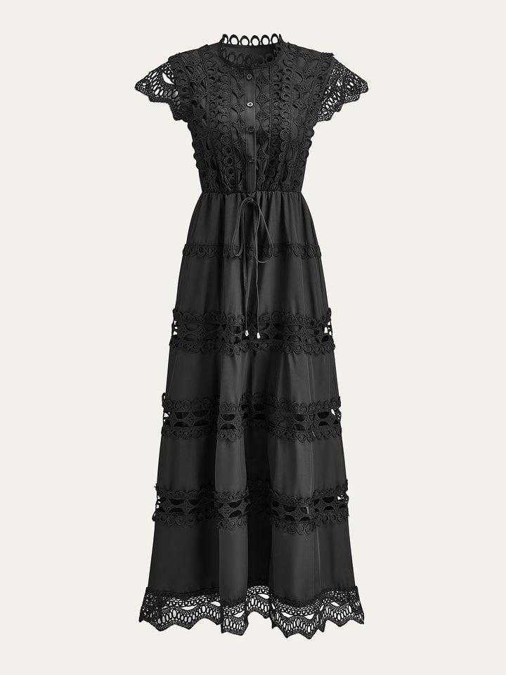 Robe en dentelle à œillets avec ceinture
