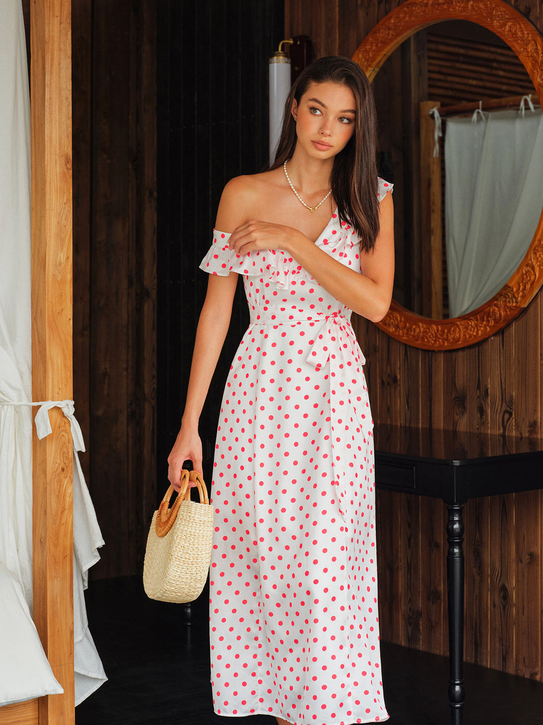 Robe à volants à pois semi-transparente avec ceinture nouée