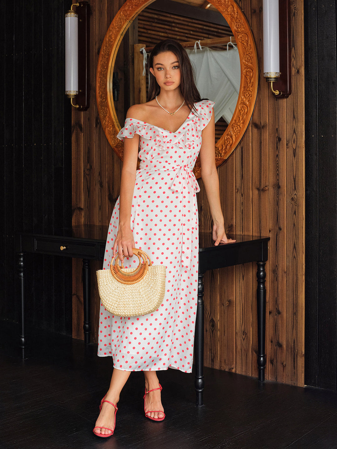 Robe à volants à pois semi-transparente avec ceinture nouée