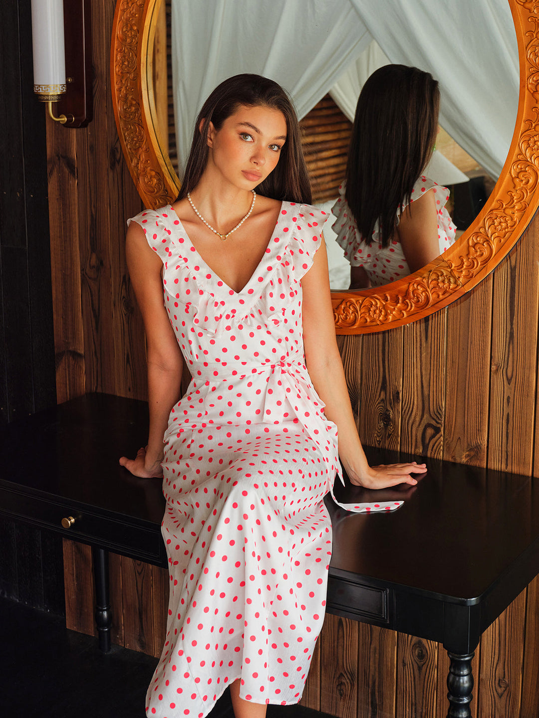 Robe à volants à pois semi-transparente avec ceinture nouée