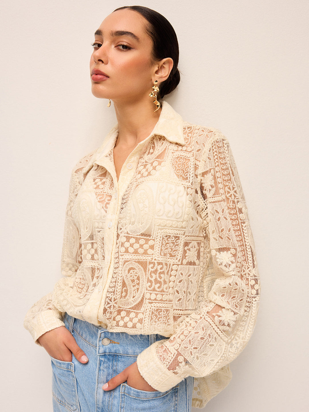Chemise en coton mélangé à col en dentelle à manches longues