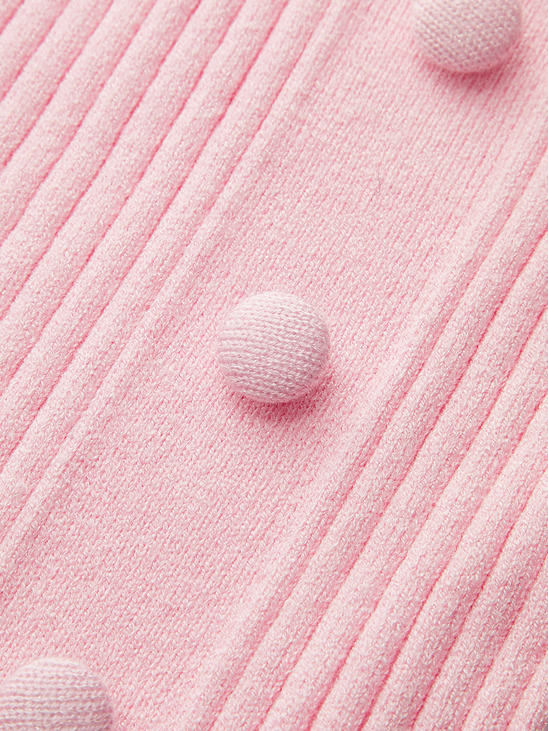 Haut en tricot asymétrique à bouton et col bénitier