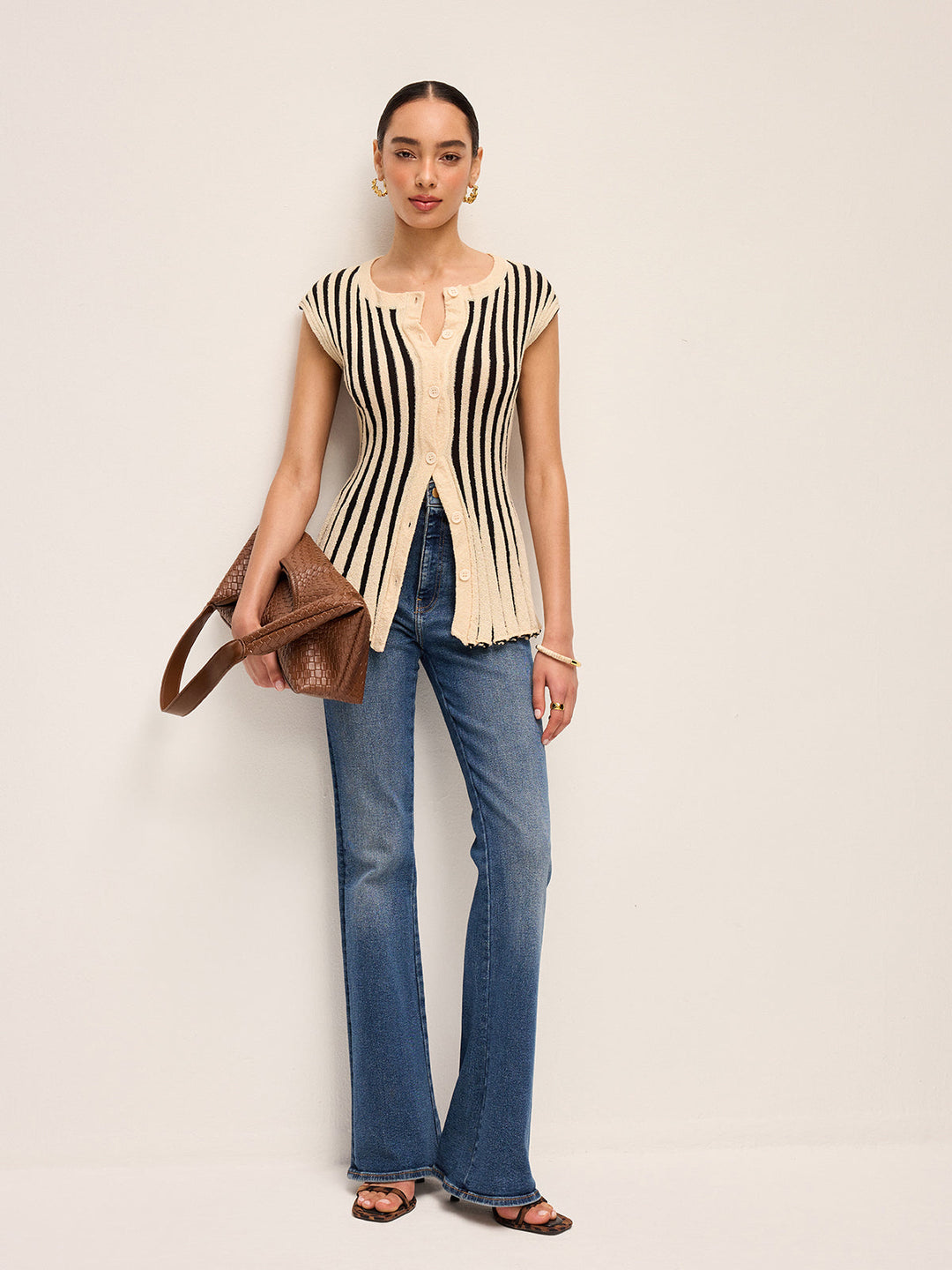 Haut en tricot avec boutons en bande
