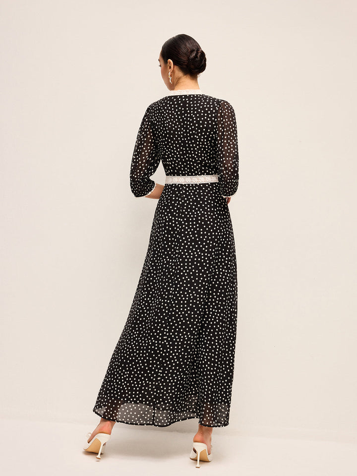 Robe mi-transparente en mousseline à pois avec bordure en dentelle