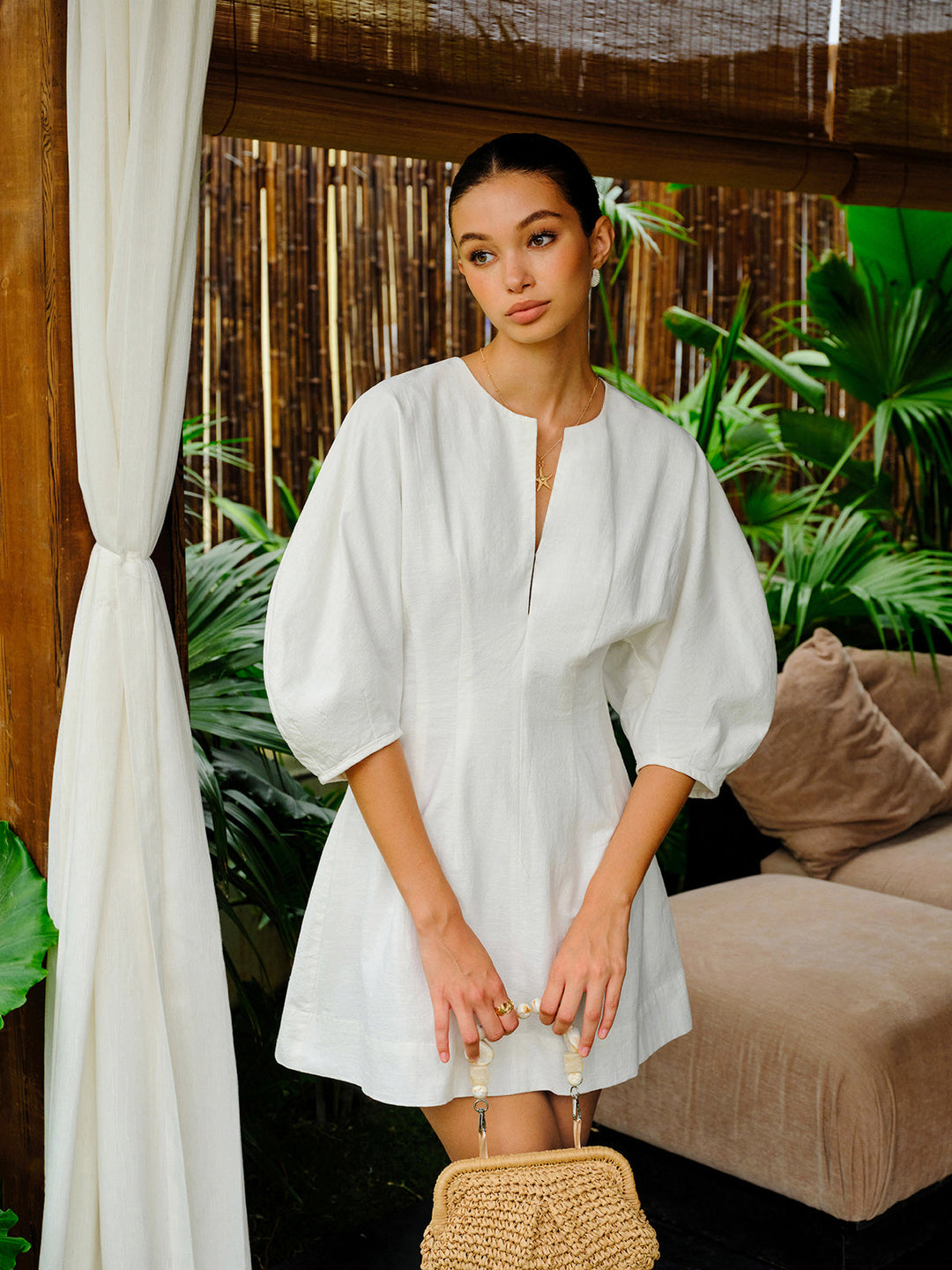 Robe à manches bouffantes en mélange coton-lin et col en V