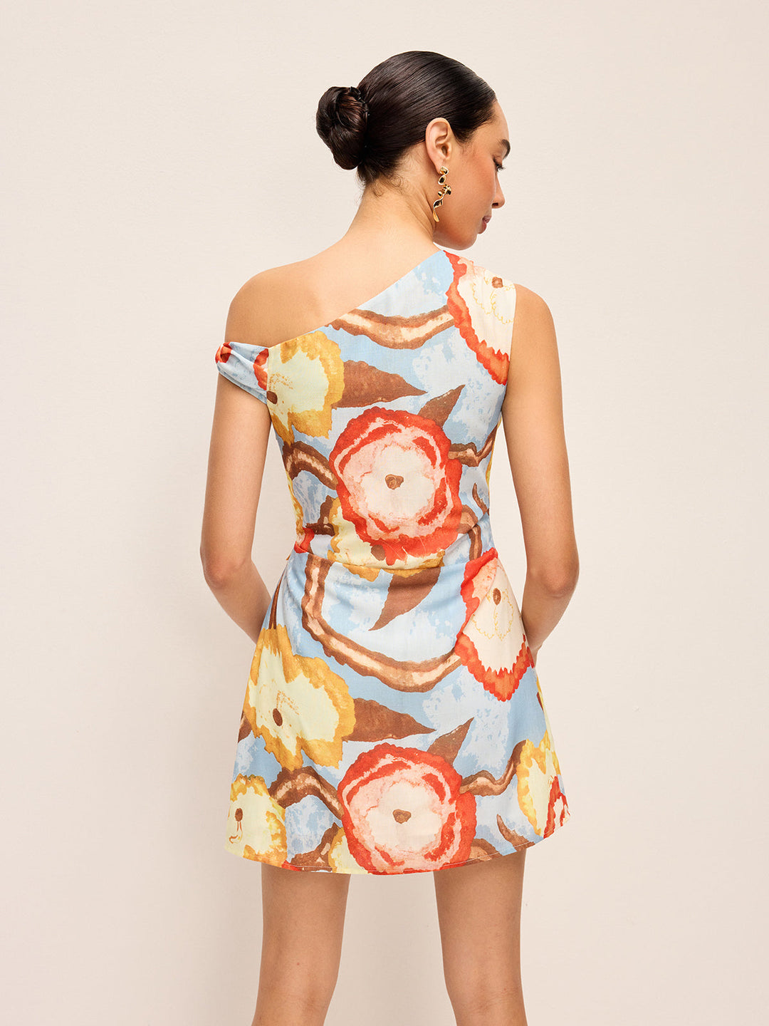 Robe imprimée asymétrique à ceinture