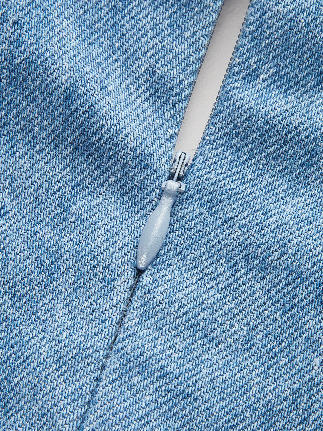 Robe en jean à col licou avec boucle