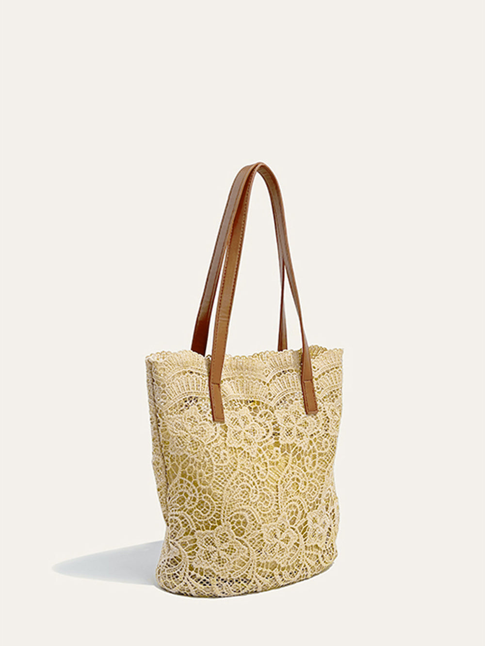 Sac cabas orné de dentelle