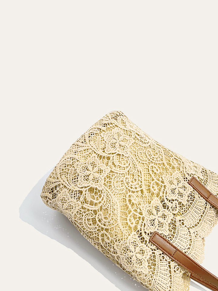 Sac cabas orné de dentelle