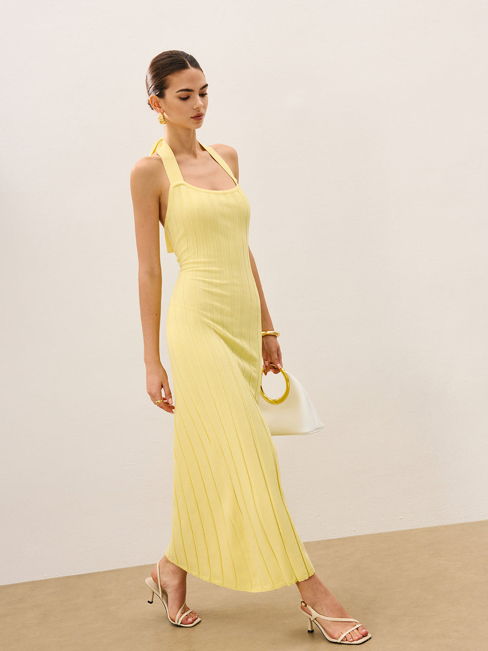 Robe en maille côtelée à col bénitier