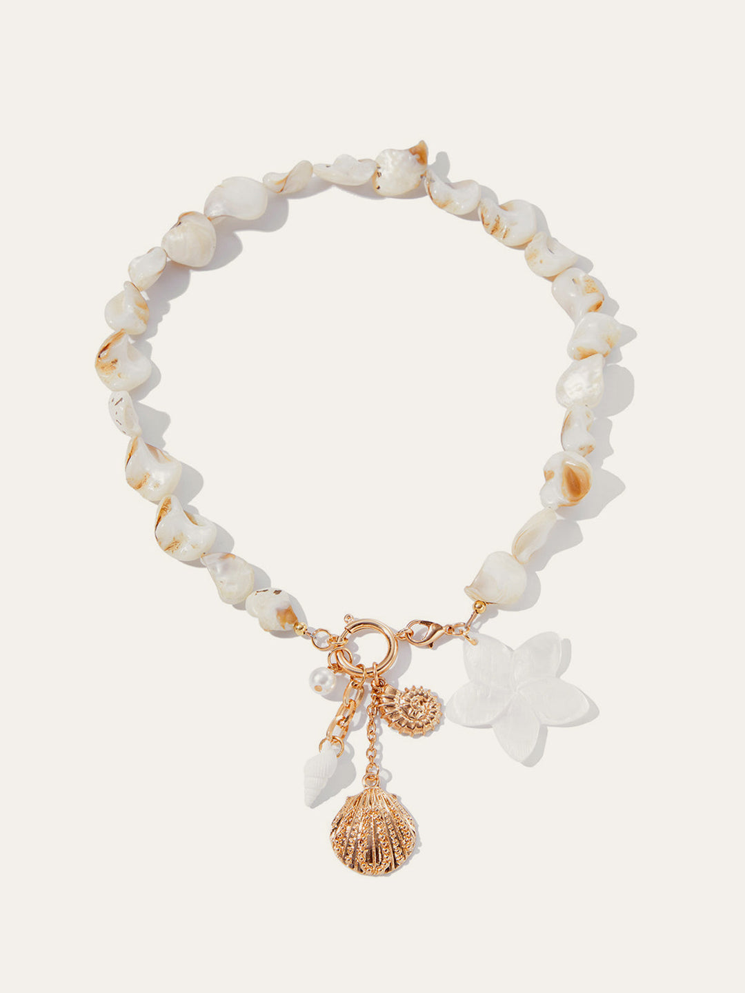 Collier à breloques en nacre