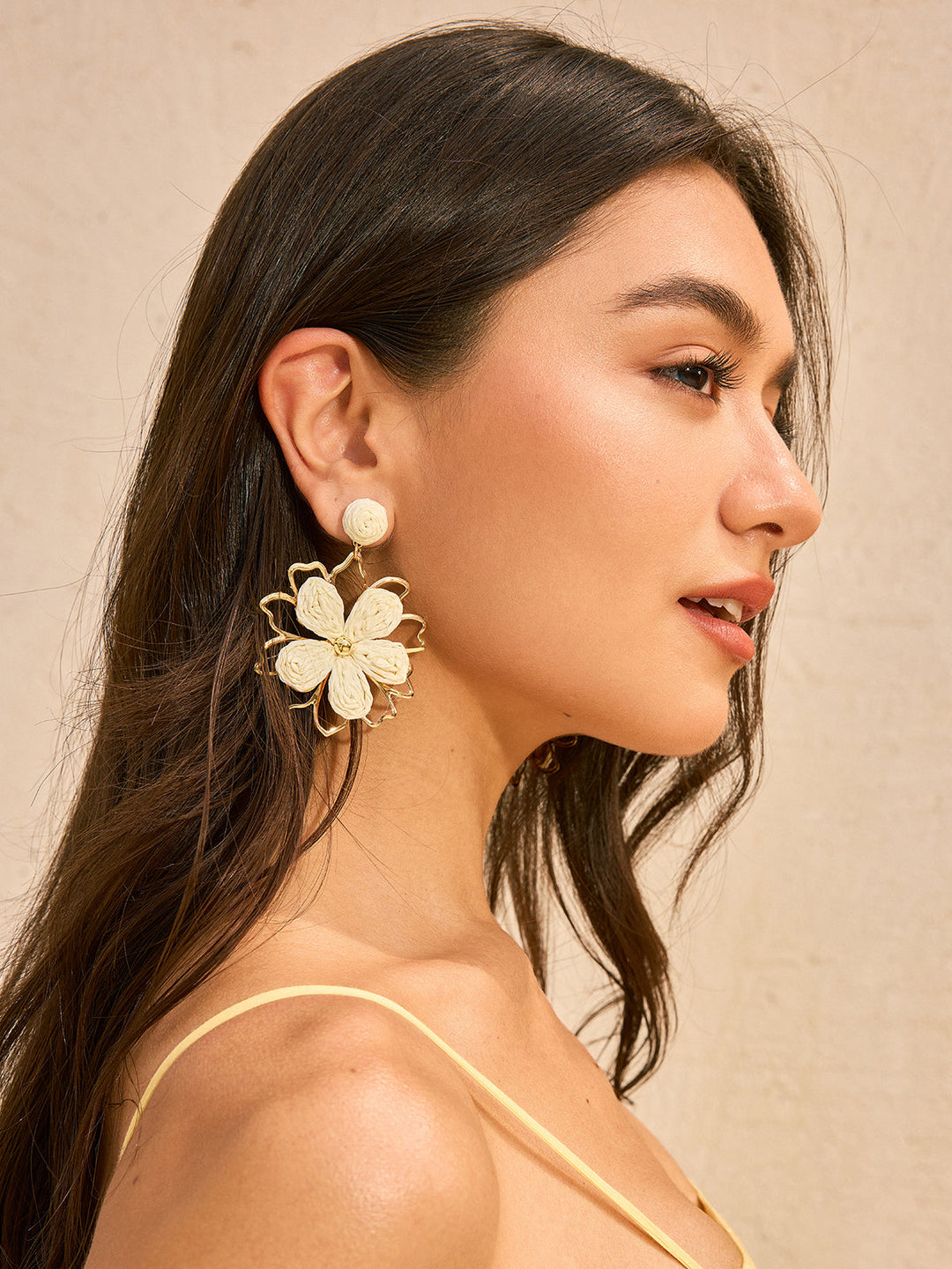 Boucles d'oreilles Fleur à Contour Pétale Tissé