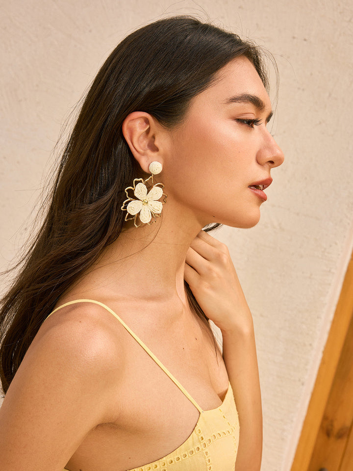 Boucles d'oreilles Fleur à Contour Pétale Tissé