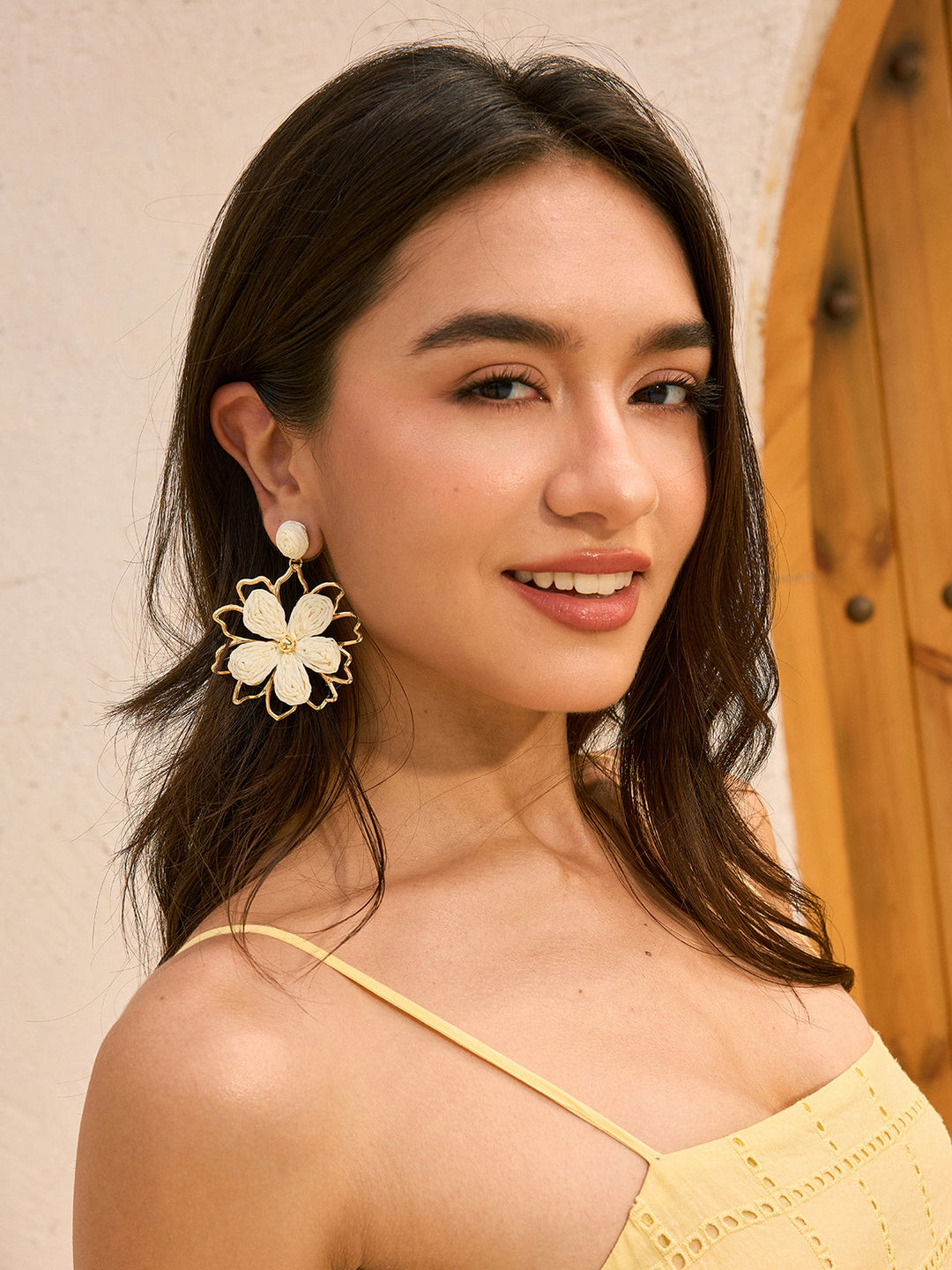 Boucles d'oreilles Fleur à Contour Pétale Tissé