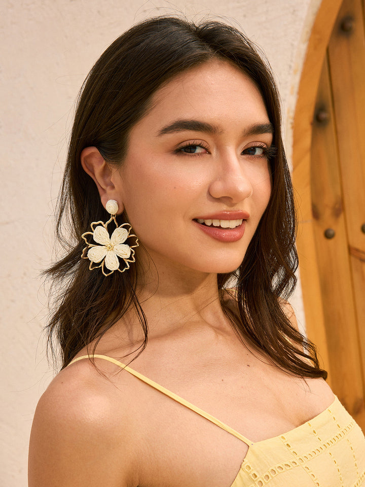 Boucles d'oreilles Fleur à Contour Pétale Tissé