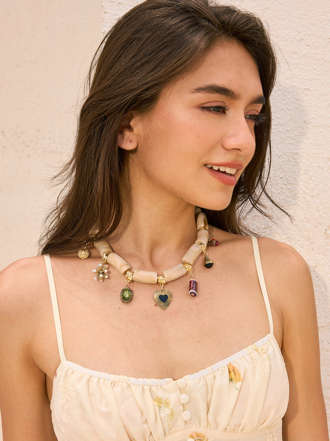Collier avec pendentif perlé