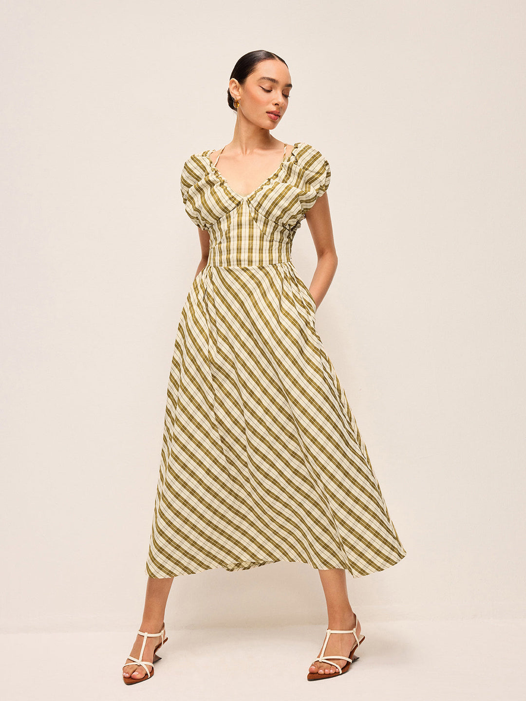 Robe à carreaux à manches bouffantes et col en cœur sans ceinture