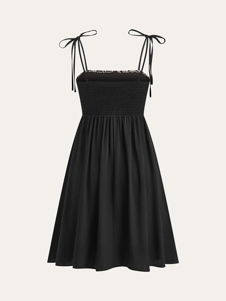Robe mi-longue brodée à bretelles à nouer
