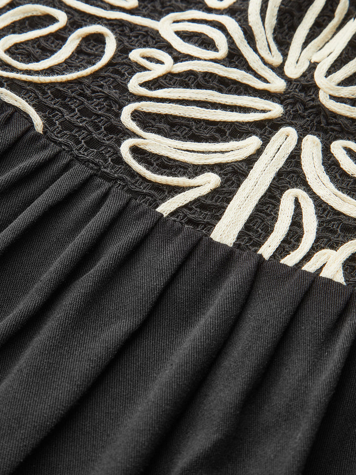 Robe mi-longue brodée à bretelles à nouer