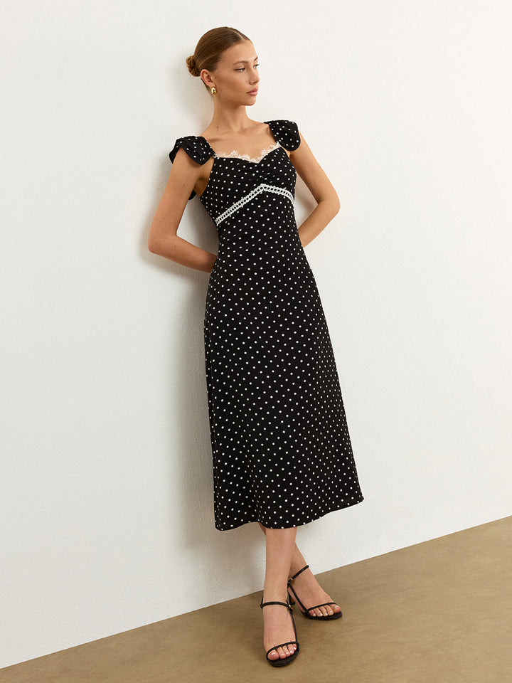 Robe mi-longue à pois avec bordure en dentelle