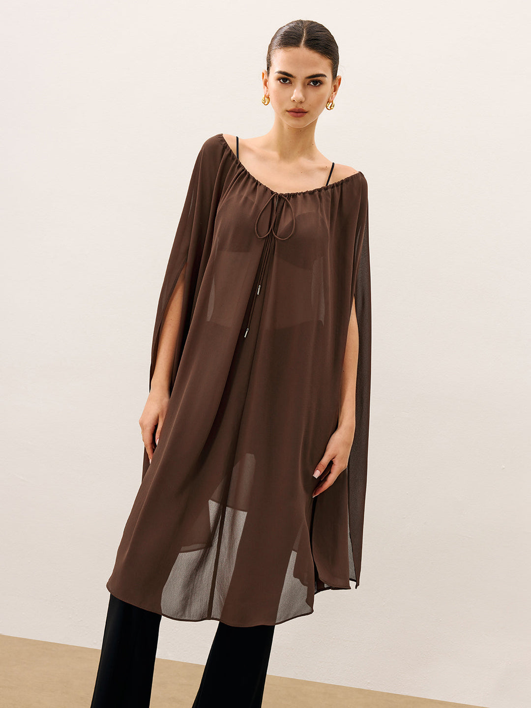 Blouse Semi Transparente en Mousseline Style Cape avec Détail Cravate