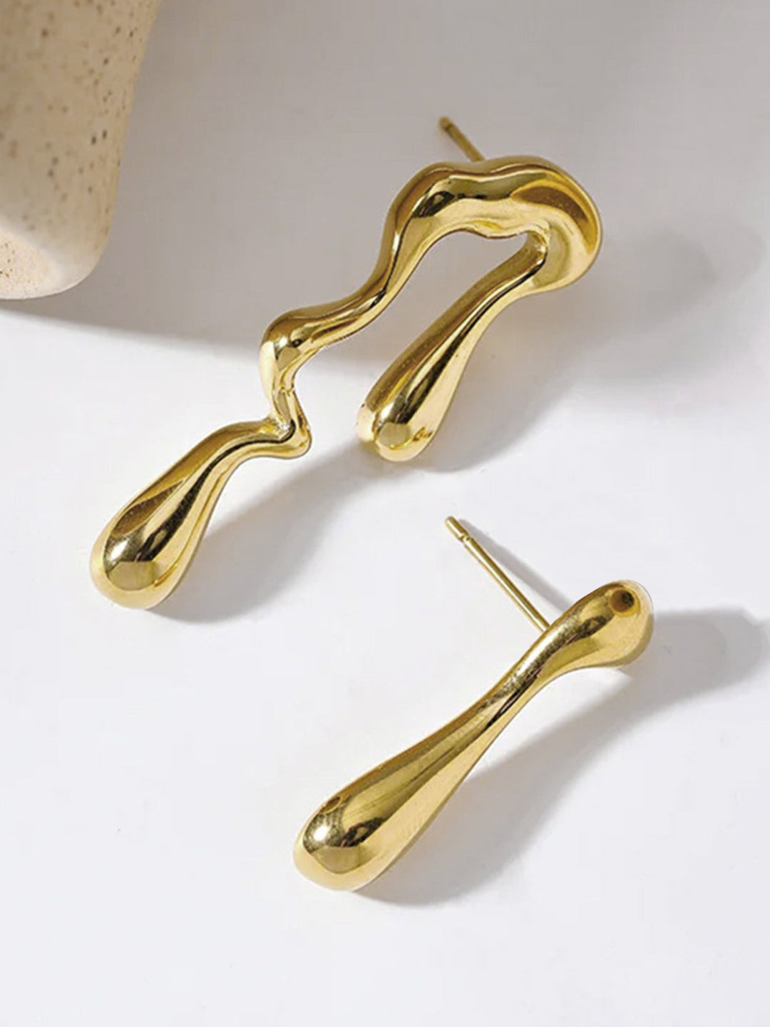 Boucles d'oreilles asymétriques en forme de goutte d'eau