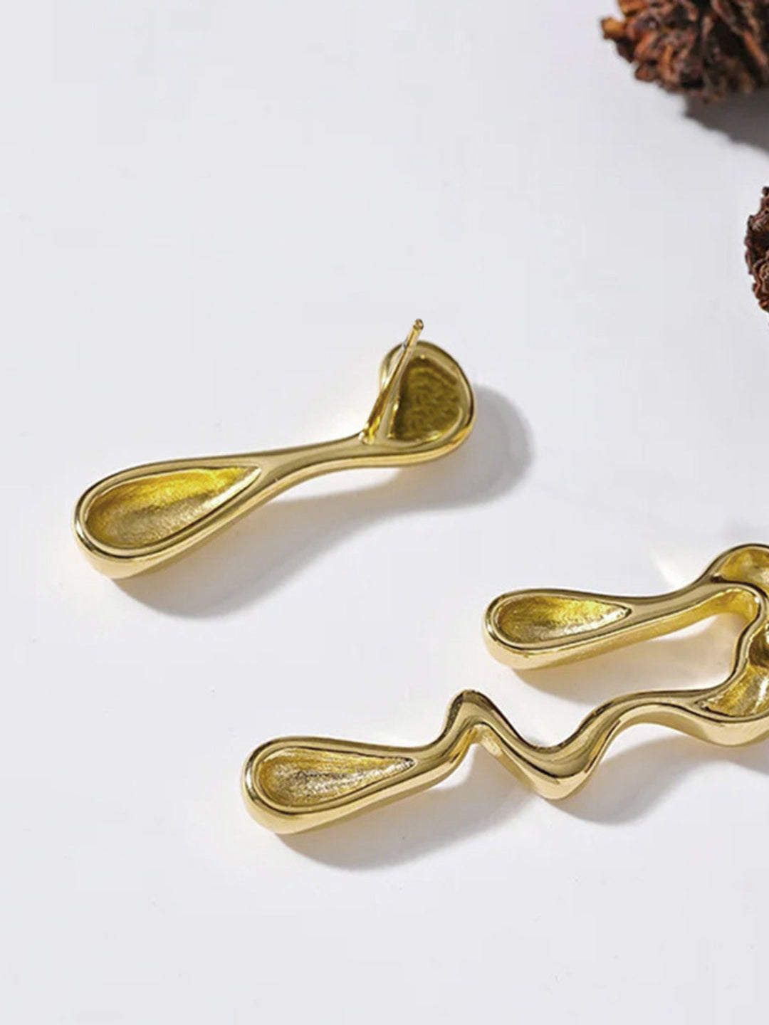 Boucles d'oreilles asymétriques en forme de goutte d'eau