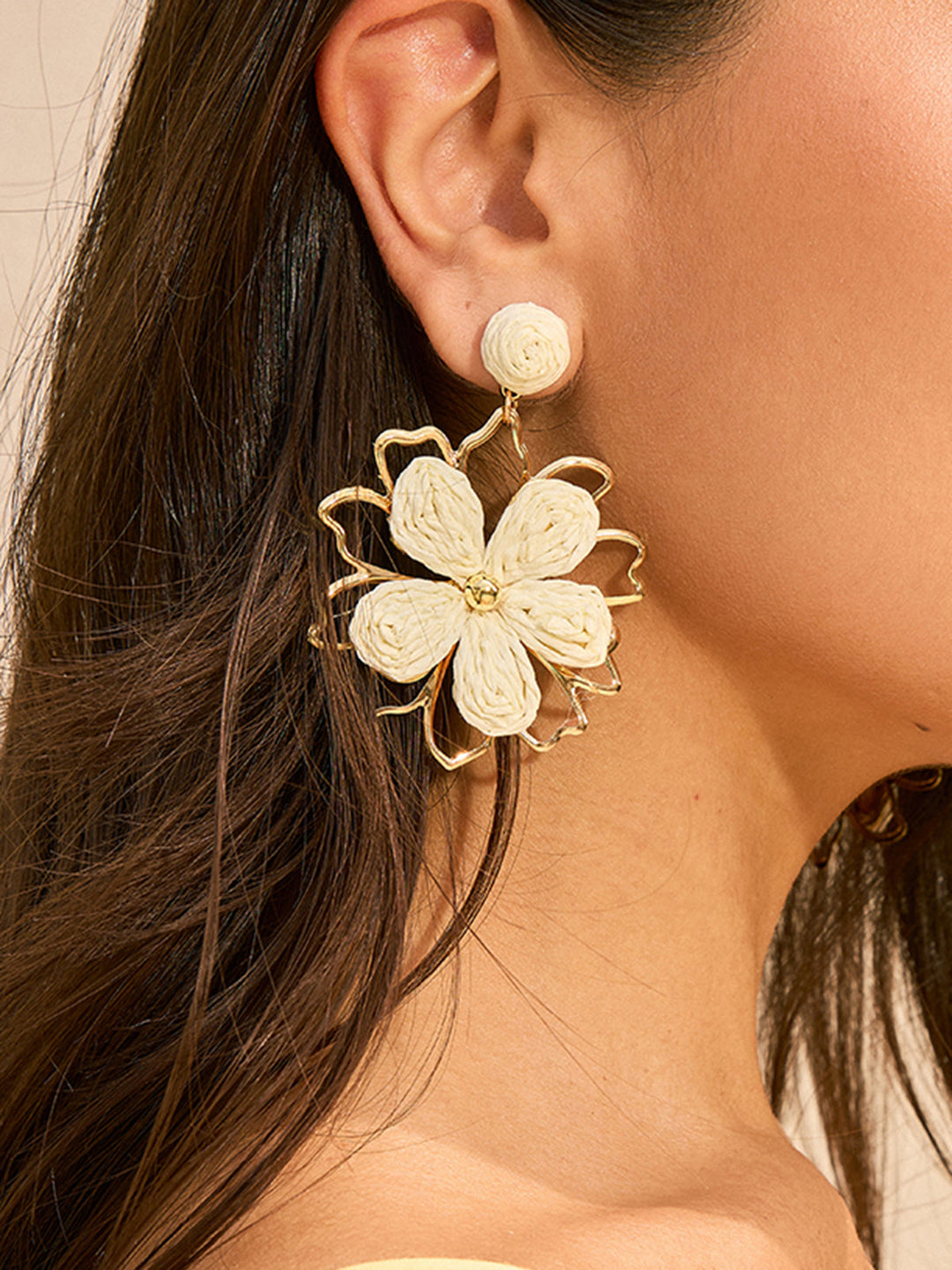 Boucles d'oreilles Fleur à Contour Pétale Tissé