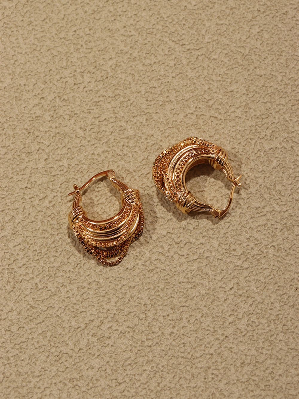 Boucles d'oreilles créoles dorées multicouches