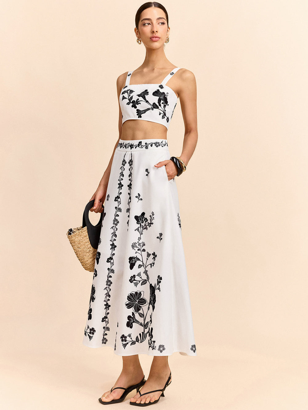 Ensemble Haut Court et Jupe Midi Fleurie Brodé