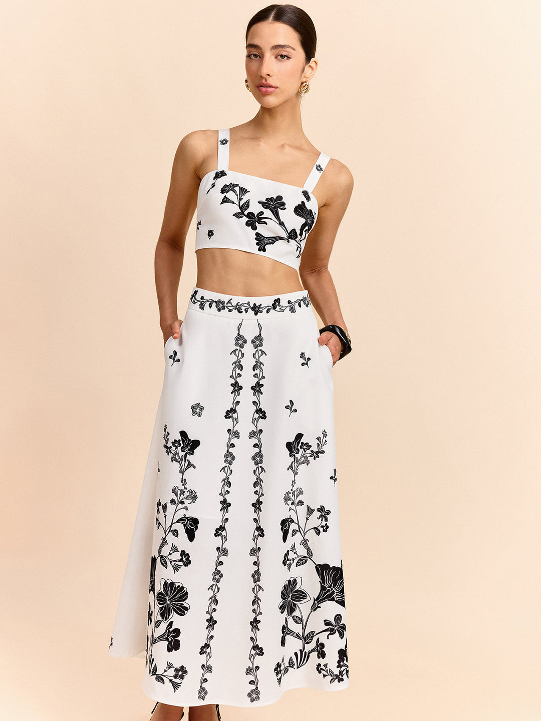 Ensemble Haut Court et Jupe Midi Fleurie Brodé