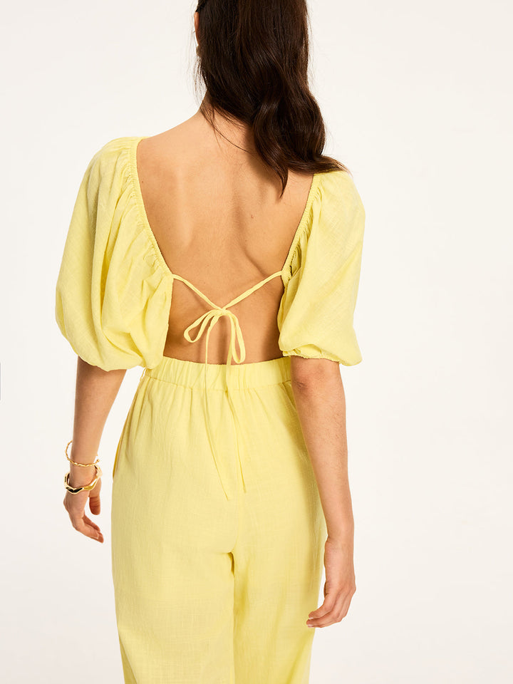 Blouse à manches bouffantes et nouée au dos