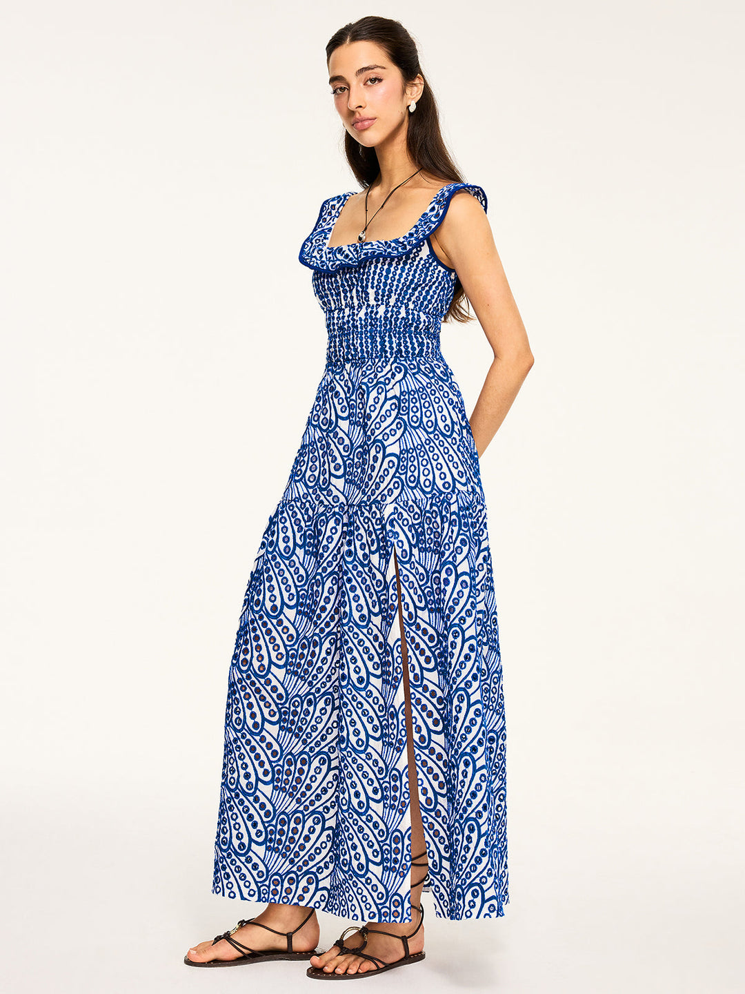 Robe Longue Brodé Semi-Transparente avec Bordure Volantée